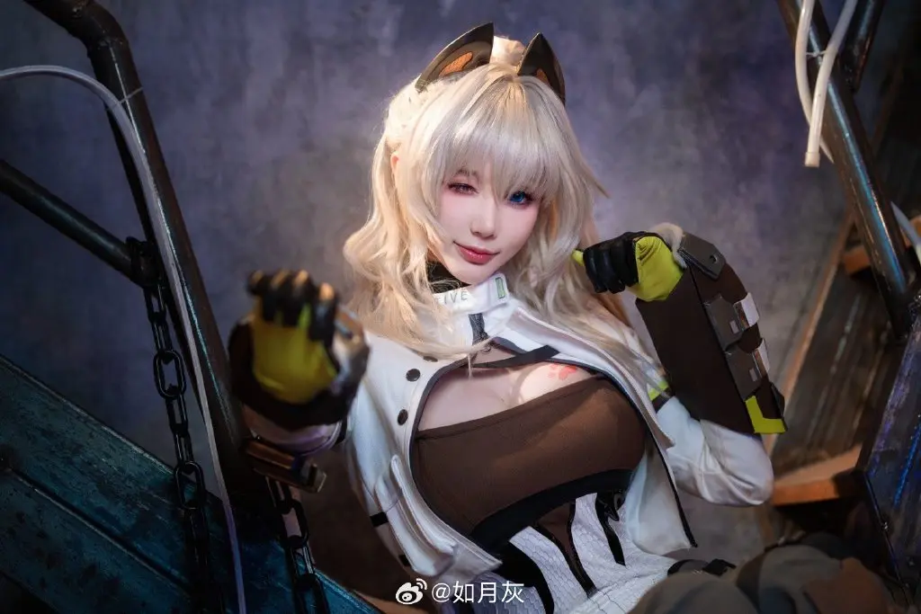 COSPLAY 即使是指挥官您，也不能够换掉我的装饰哦。  少前2追放 佩里提亚@如月灰 COSPLAY-第3张