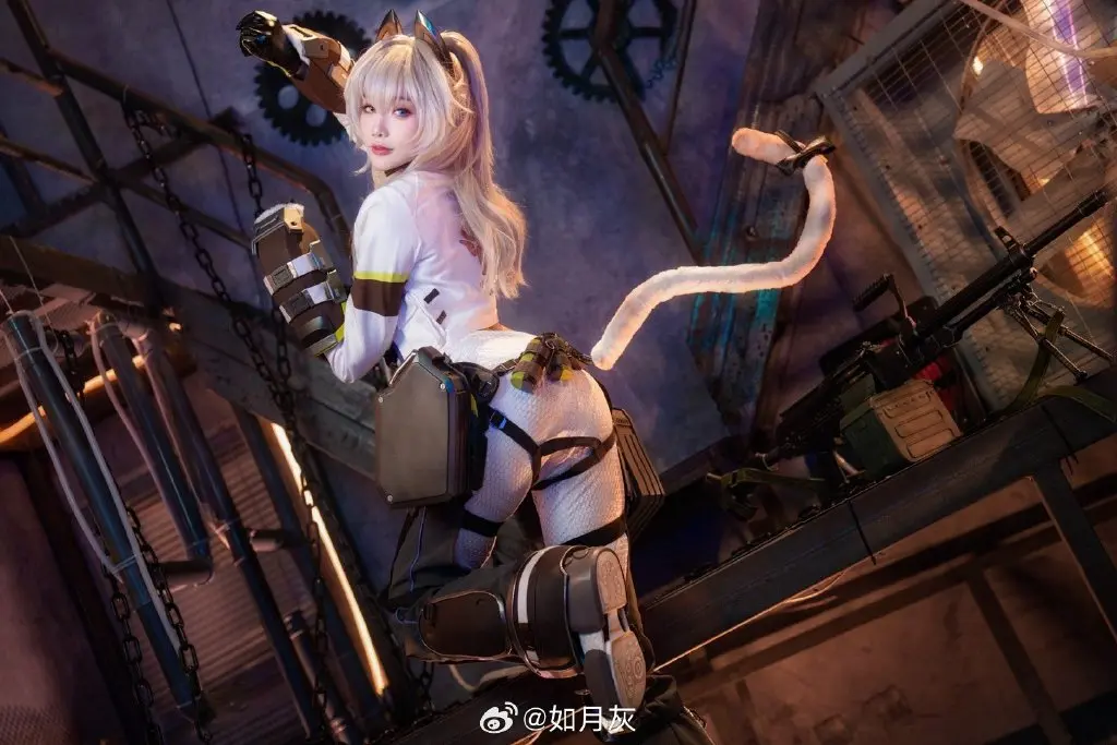 COSPLAY 即使是指挥官您，也不能够换掉我的装饰哦。  少前2追放 佩里提亚@如月灰 COSPLAY-第2张