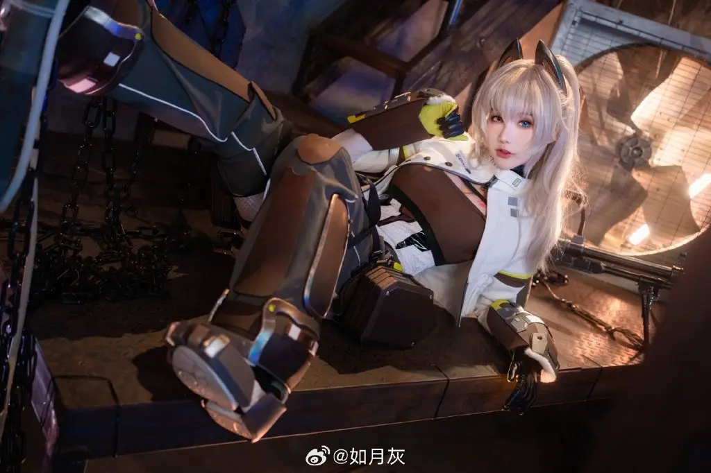 COSPLAY 即使是指挥官您，也不能够换掉我的装饰哦。  少前2追放 佩里提亚@如月灰 COSPLAY-第4张