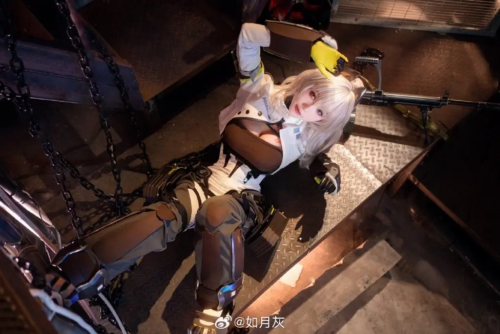 COSPLAY 即使是指挥官您，也不能够换掉我的装饰哦。  少前2追放 佩里提亚@如月灰 COSPLAY-第5张