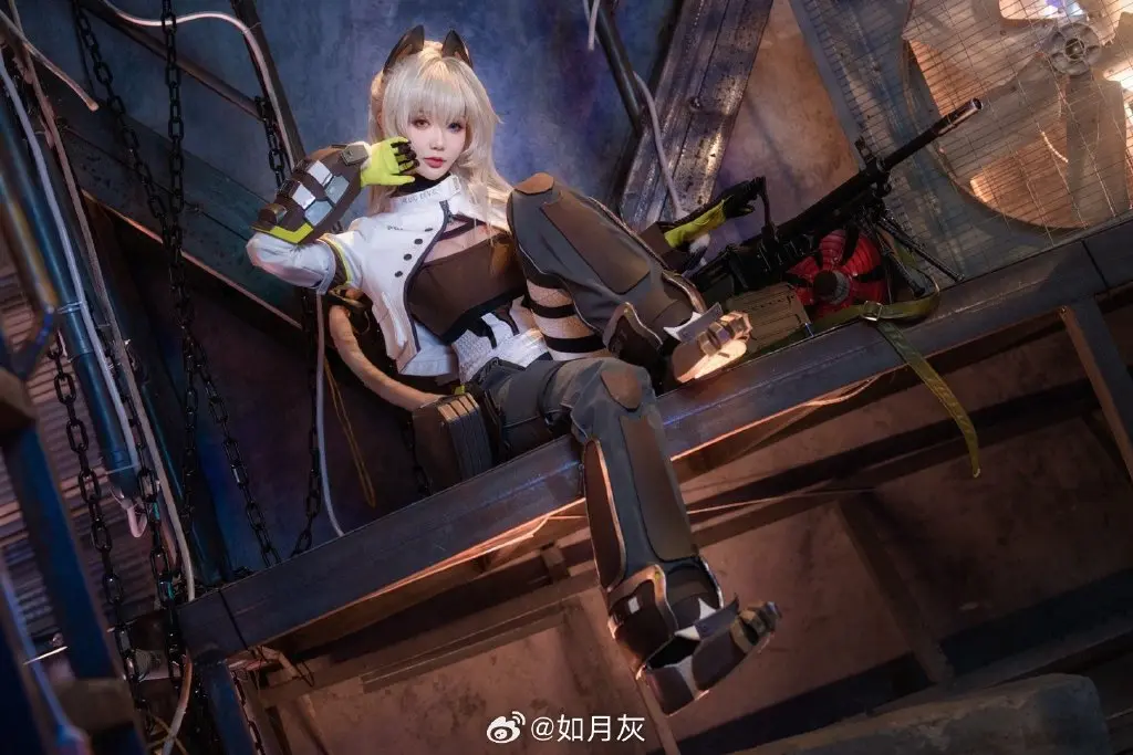 COSPLAY 即使是指挥官您，也不能够换掉我的装饰哦。  少前2追放 佩里提亚@如月灰 COSPLAY-第11张