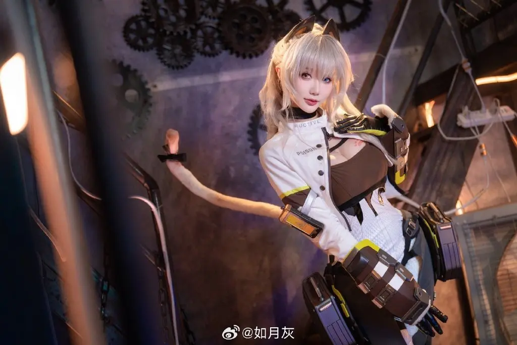 COSPLAY 即使是指挥官您，也不能够换掉我的装饰哦。  少前2追放 佩里提亚@如月灰 COSPLAY-第12张