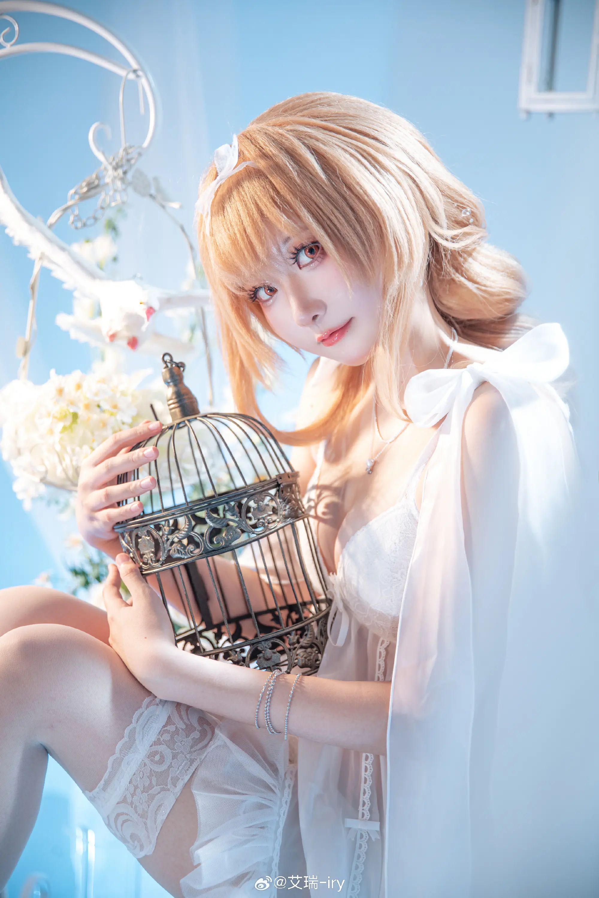 COSPLAY 渴望触碰天空的金丝雀，被困于名为“家族”的华丽牢笼中🕊️ 无期迷途 ■MBCC-S-193艾瑞尔 笼中鸟@艾瑞-iry-公众号小姨ai