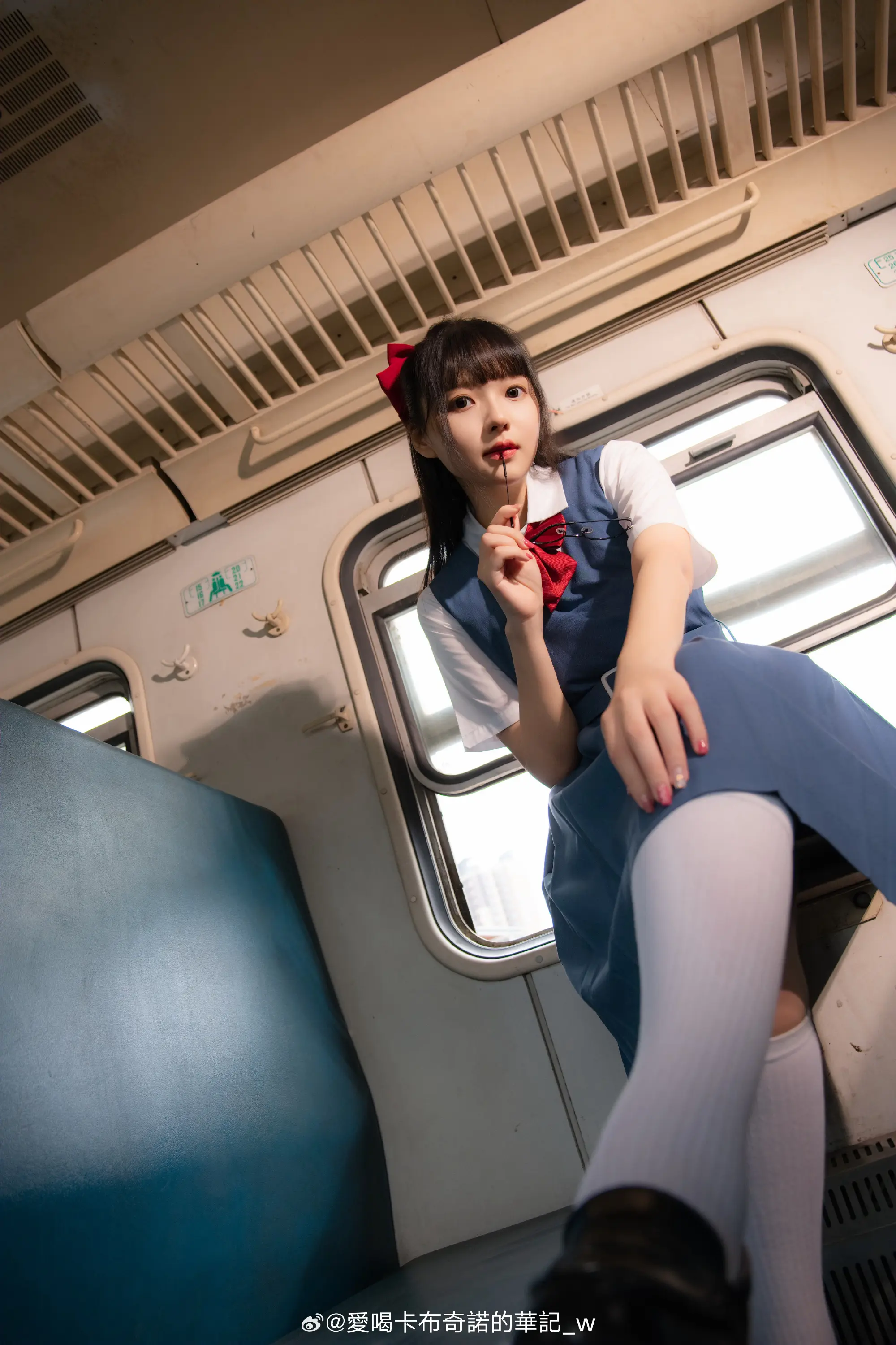 好想看你穿jk的样子 夕阳西下🌇～小Q在回家的路途吖🚂💨💨💨@淘澄飞跌 COSPLAY-第3张