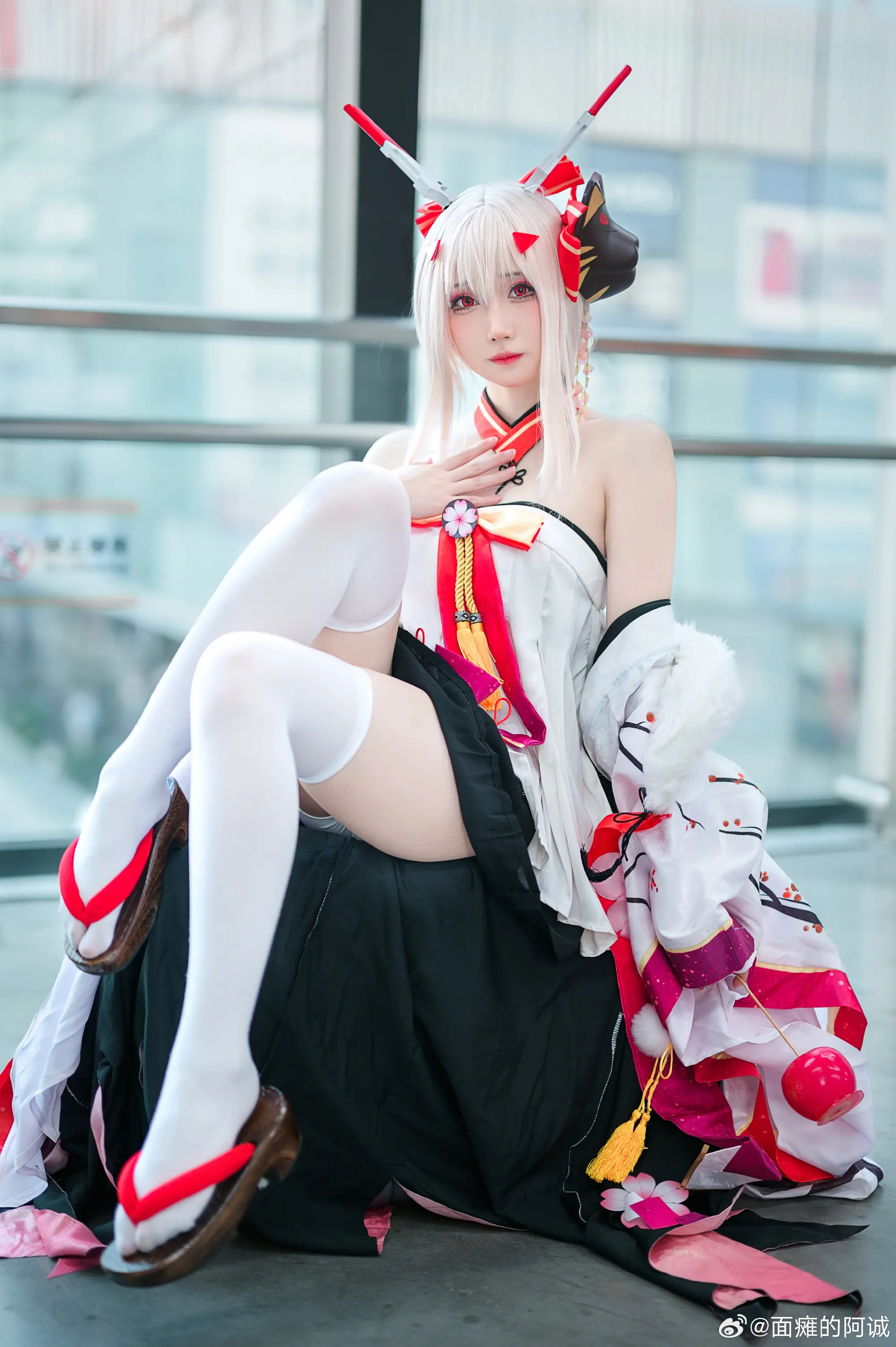COSPLAY 碧蓝航线 指挥官，新年快乐。新的一年，也请多多指教…的说。@焖焖碳--公众号小姨ai