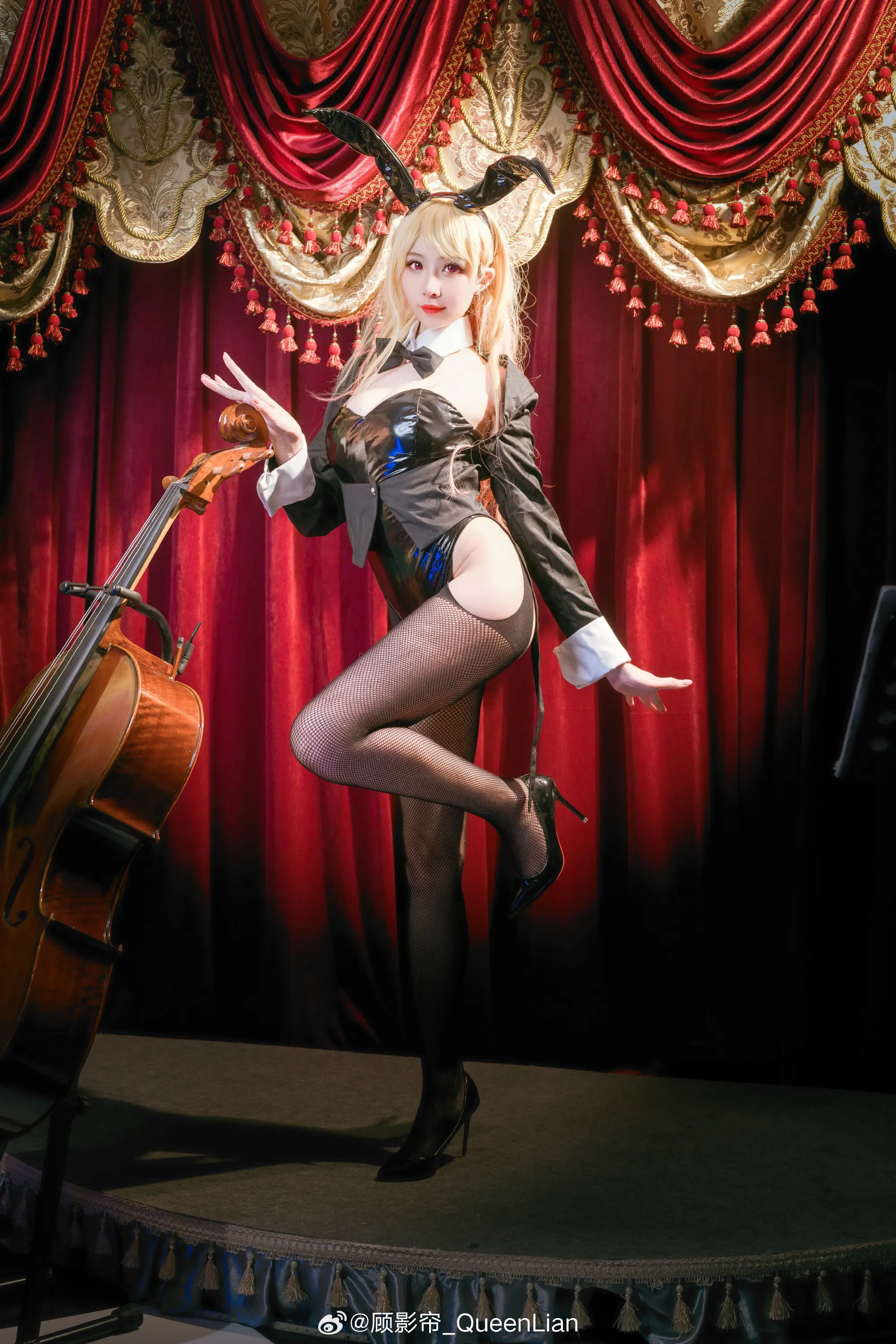 COSPLAY ✨完美模特海梦的超级身材穿上兔女郎是什么样的呢？✨ 更衣人偶坠入爱河 兔女郎cos@顾影帘_QueenLian-公众号小姨ai