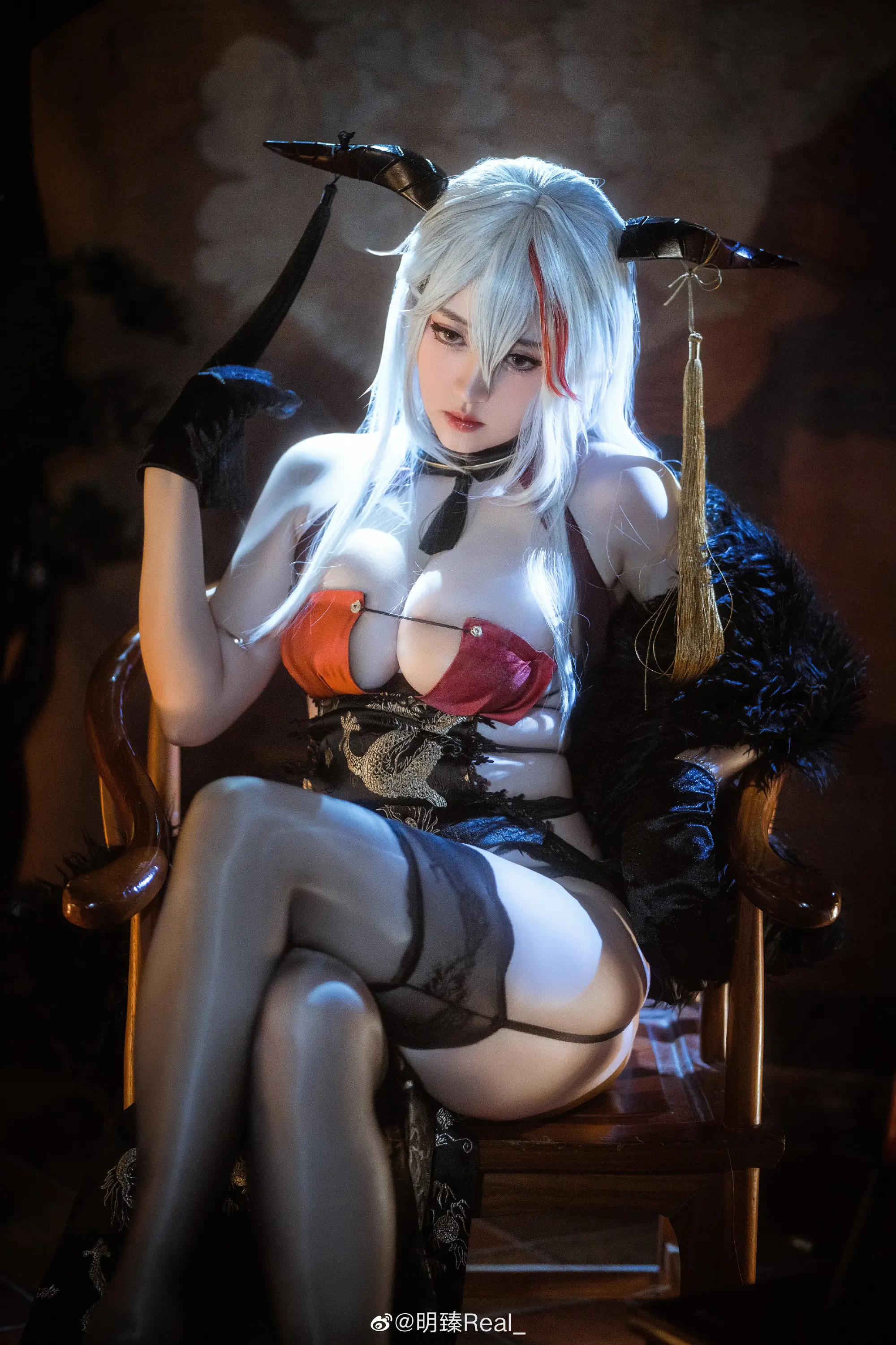 应该怎么握，快来教教我！ 碧蓝航线 埃吉尔 cos@明臻Real_-公众号小姨ai