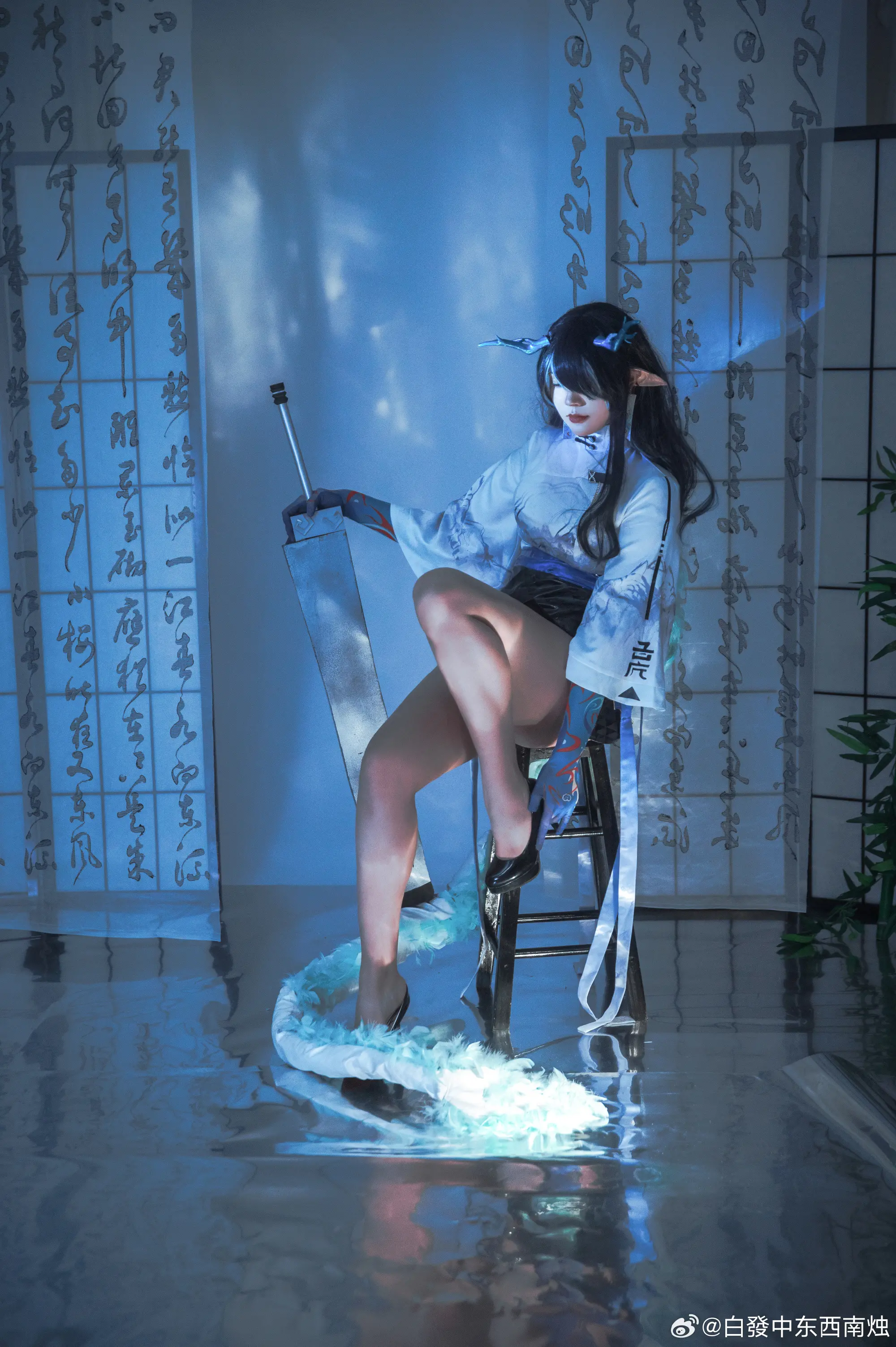 什么？给我拍了写真集？ 明日方舟cos 夕@白發中东西南烛-公众号小姨ai