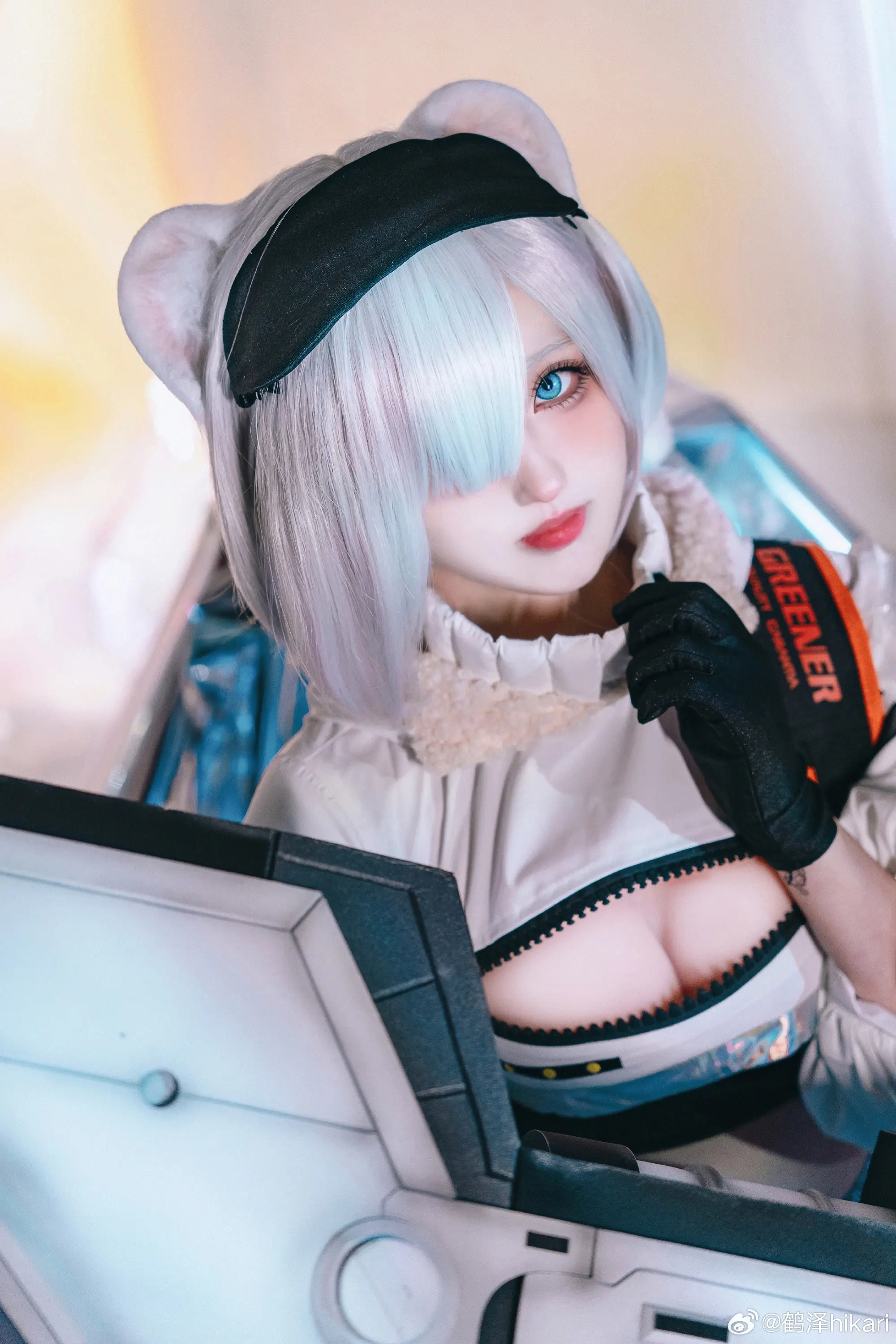 cosplay 我常常梦见雪山，梦见……我在结了厚冰的湖面上奔跑。明日方舟 极光@鹤泽hikari-公众号小姨ai