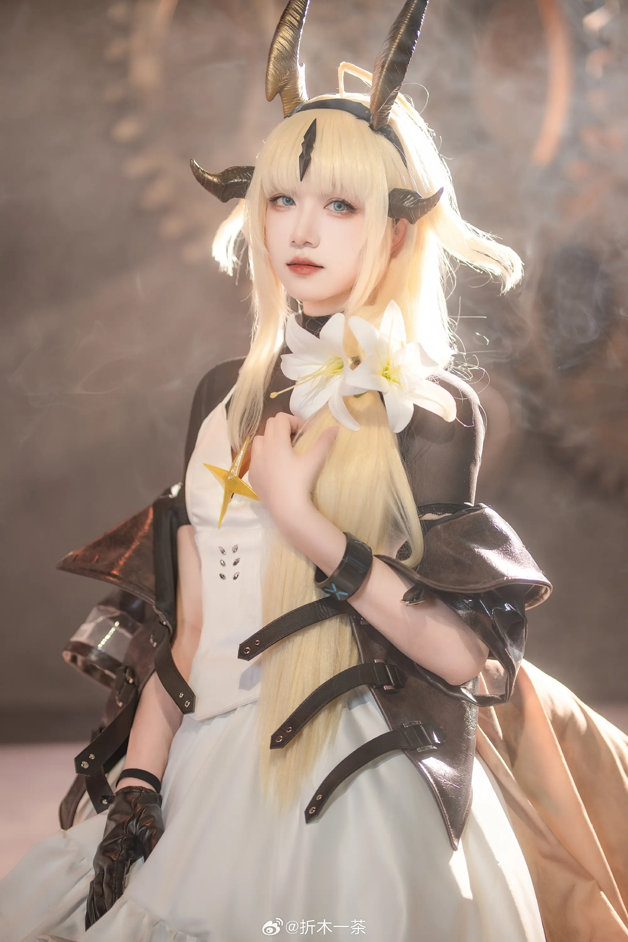 COSPLAY 明日方舟 焰影苇草@折木一茶-公众号小姨ai