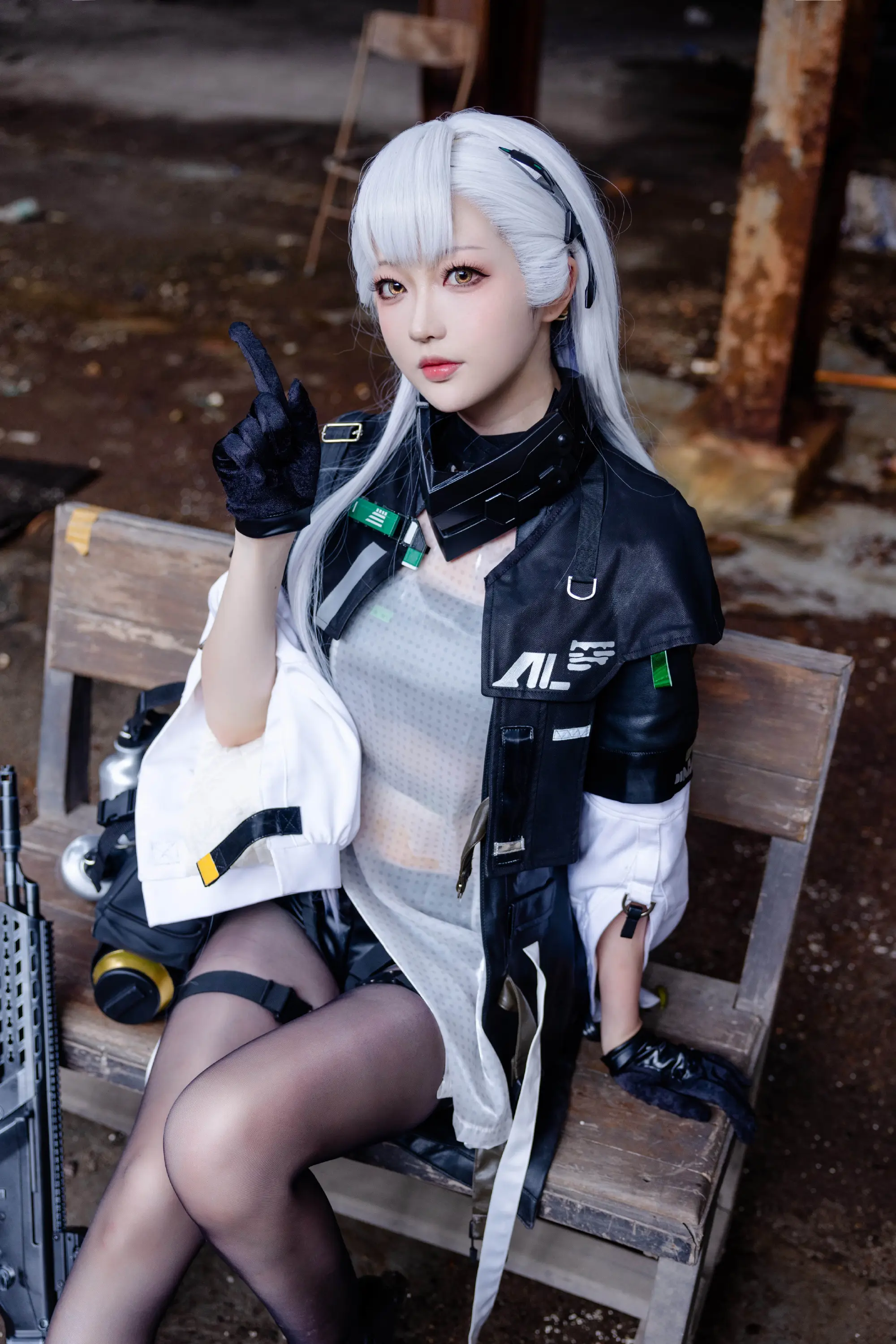 COSPLAY 星辰和心很像，都足够遥远、足够美丽。当你叩问群星，也就是在叩问自己。 少前2追放@小南宫zzZ-公众号小姨ai