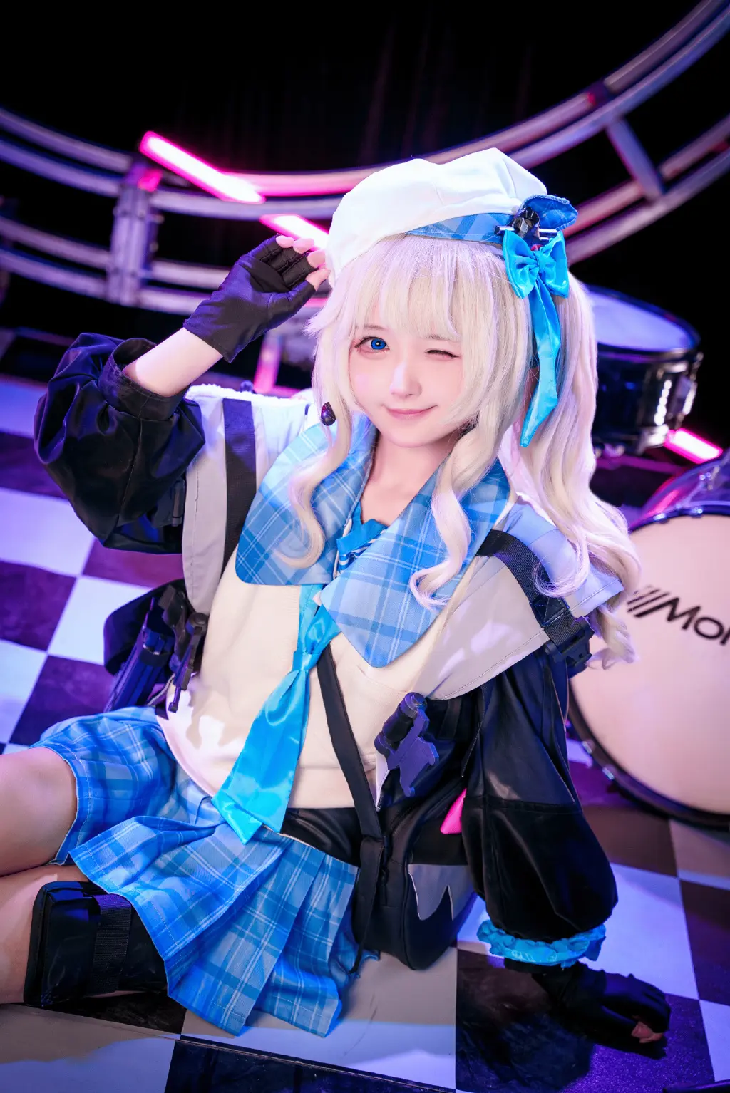 COSPLAY 噔噔，维普蕾，闪亮登场☆！ 少女前线2追放 维普蕾@矮乐多Aliga-公众号小姨ai