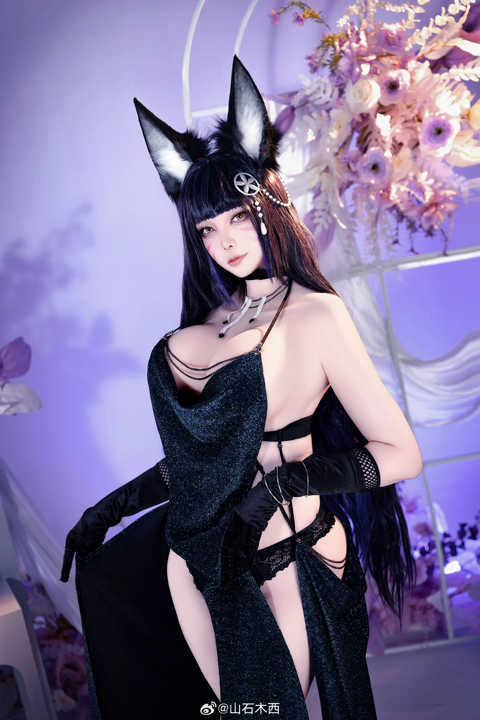指挥官，今天想从什么事情开始着手呢～ 碧蓝航线cos 武藏 同人星光礼服 @山石木西-公众号小姨ai