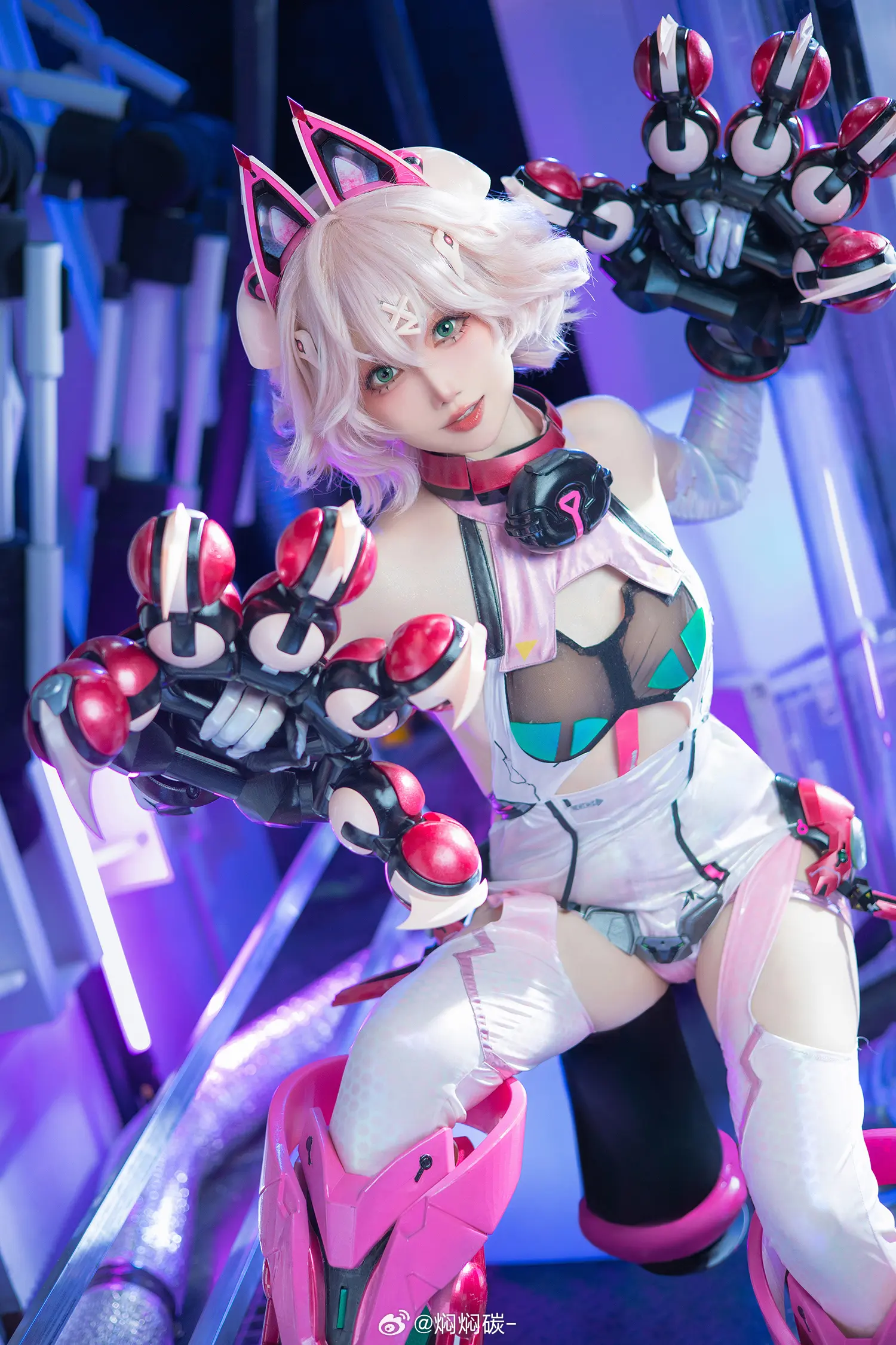COSPLAY 出过那么多次猫猫头，这次是最不一样的一次了！ 交错战线 绯猁@焖焖碳--公众号小姨ai