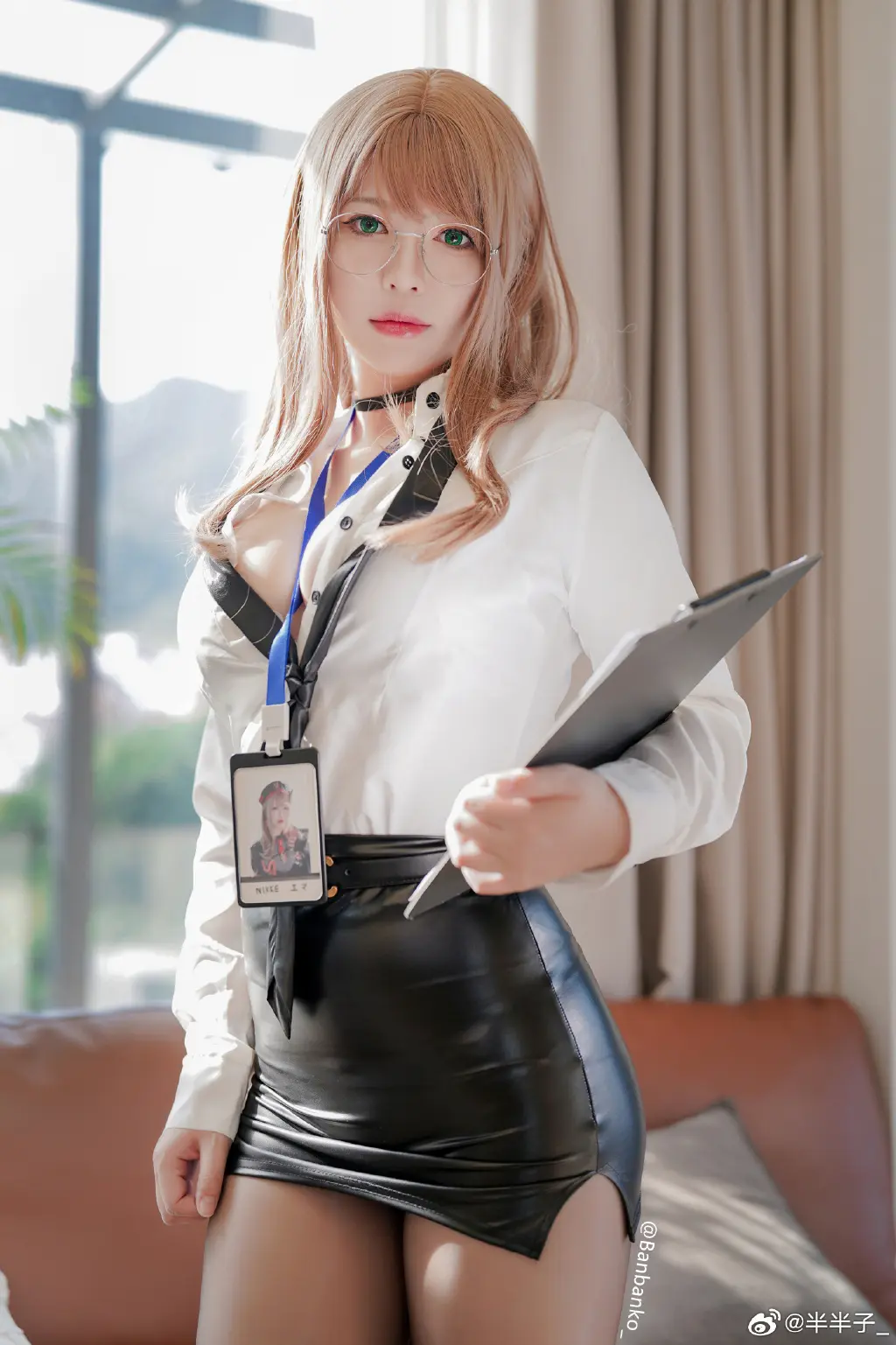 cosplay nikke:胜利女神 艾玛办公室疗法~♥️@半半子_ COSPLAY-第2张