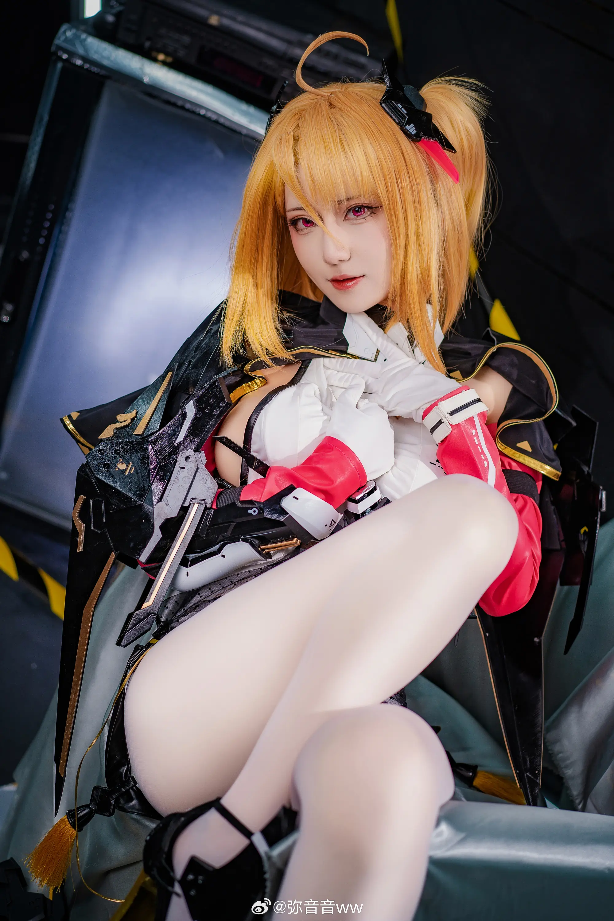 COSPLAY 先提前说声抱歉，出于个人习惯，我可能会在不经意间插手一些事务。 交错战线 灭刃部队——咎瓦尤斯@弥音音ww-公众号小姨ai