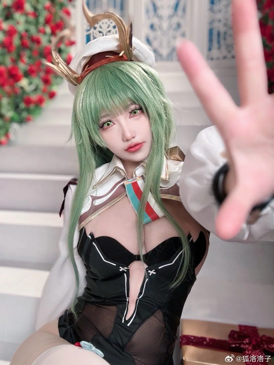 COSPLAY 无论什么姿势，只要是您的触碰，都让我心跳加速呢♪ 碧蓝航线 拉斐尔@狐洛洛子-公众号小姨ai
