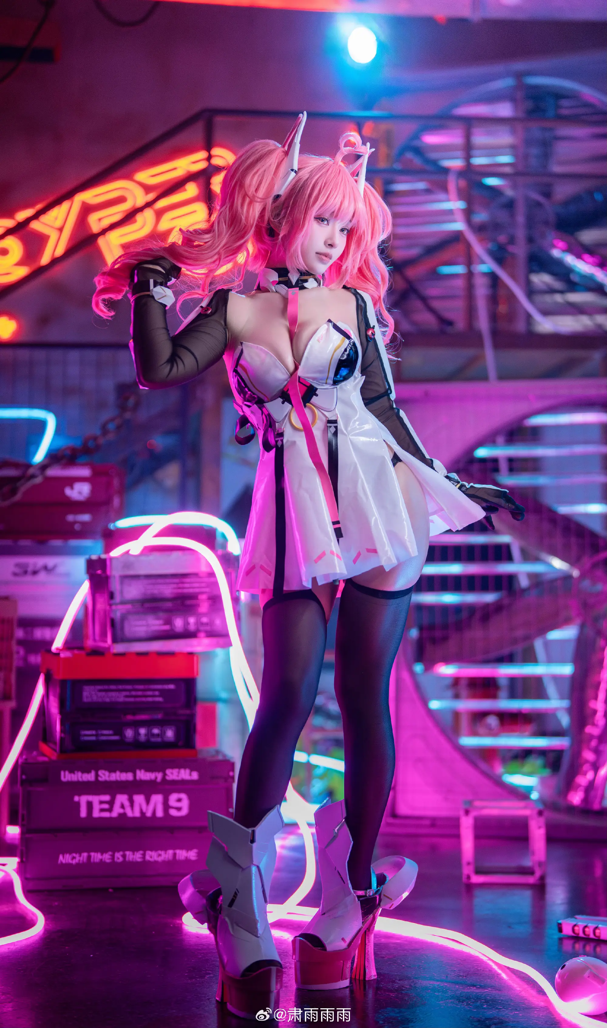 COSPLAY 武装状态，确认完毕，出……出击。这件衣服好像有点紧呢……交错战线 卡提那@肃雨雨雨 COSPLAY-第5张