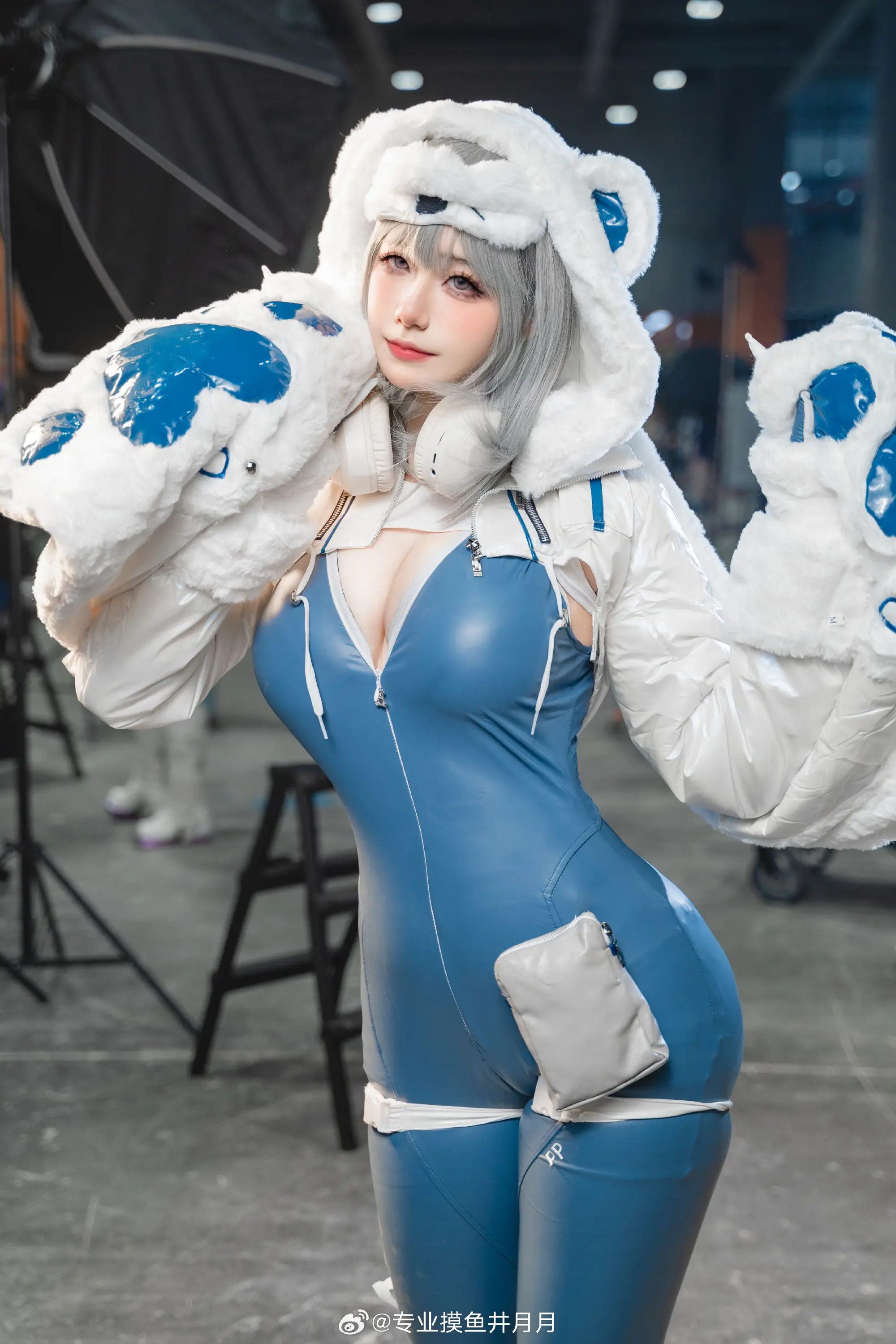 COSPLAY 可以抱一下大熊先生嘛 nikke:胜利女神@专业摸鱼井月月 COSPLAY-第3张