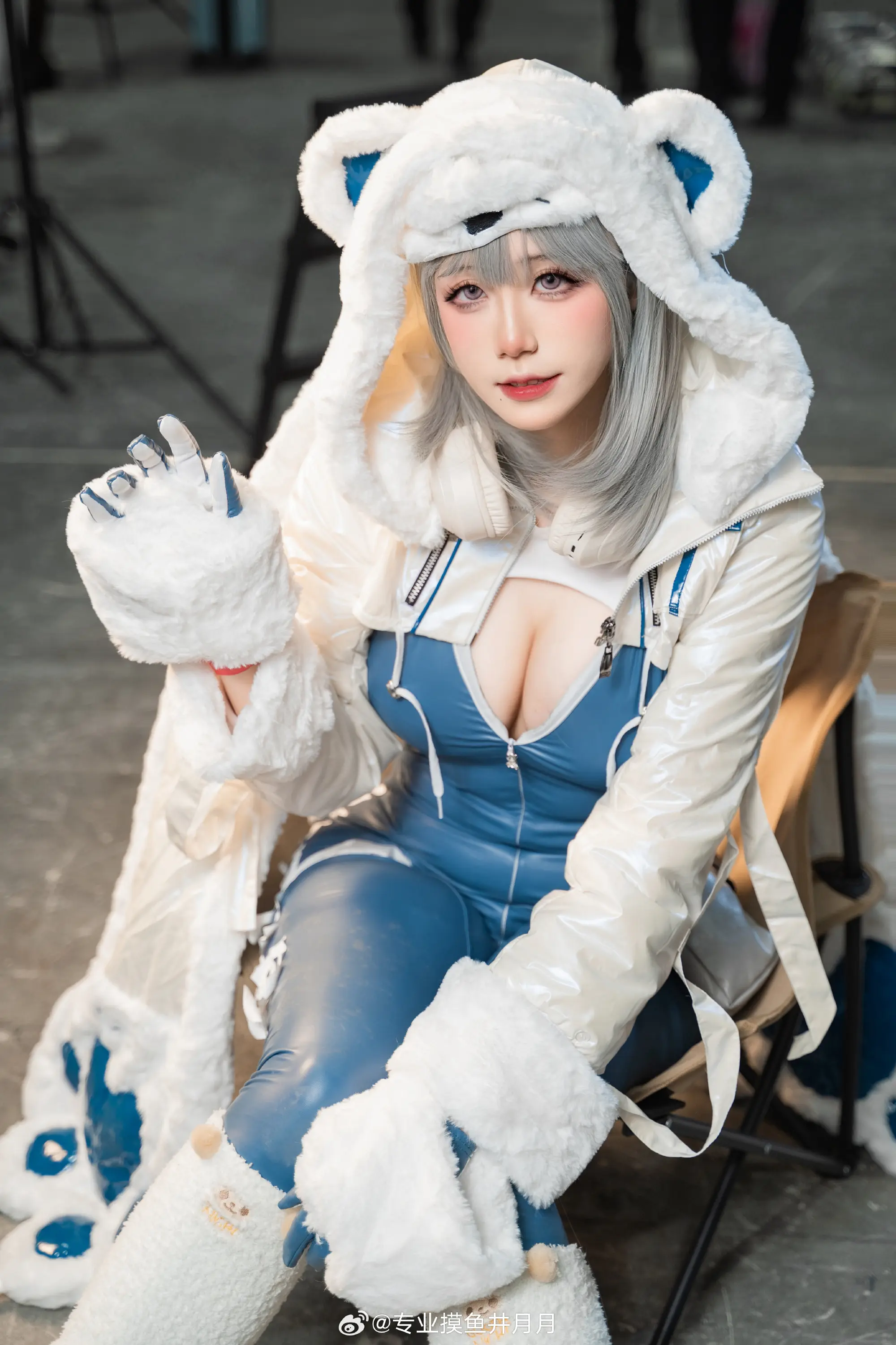 COSPLAY 可以抱一下大熊先生嘛 nikke:胜利女神@专业摸鱼井月月 COSPLAY-第9张