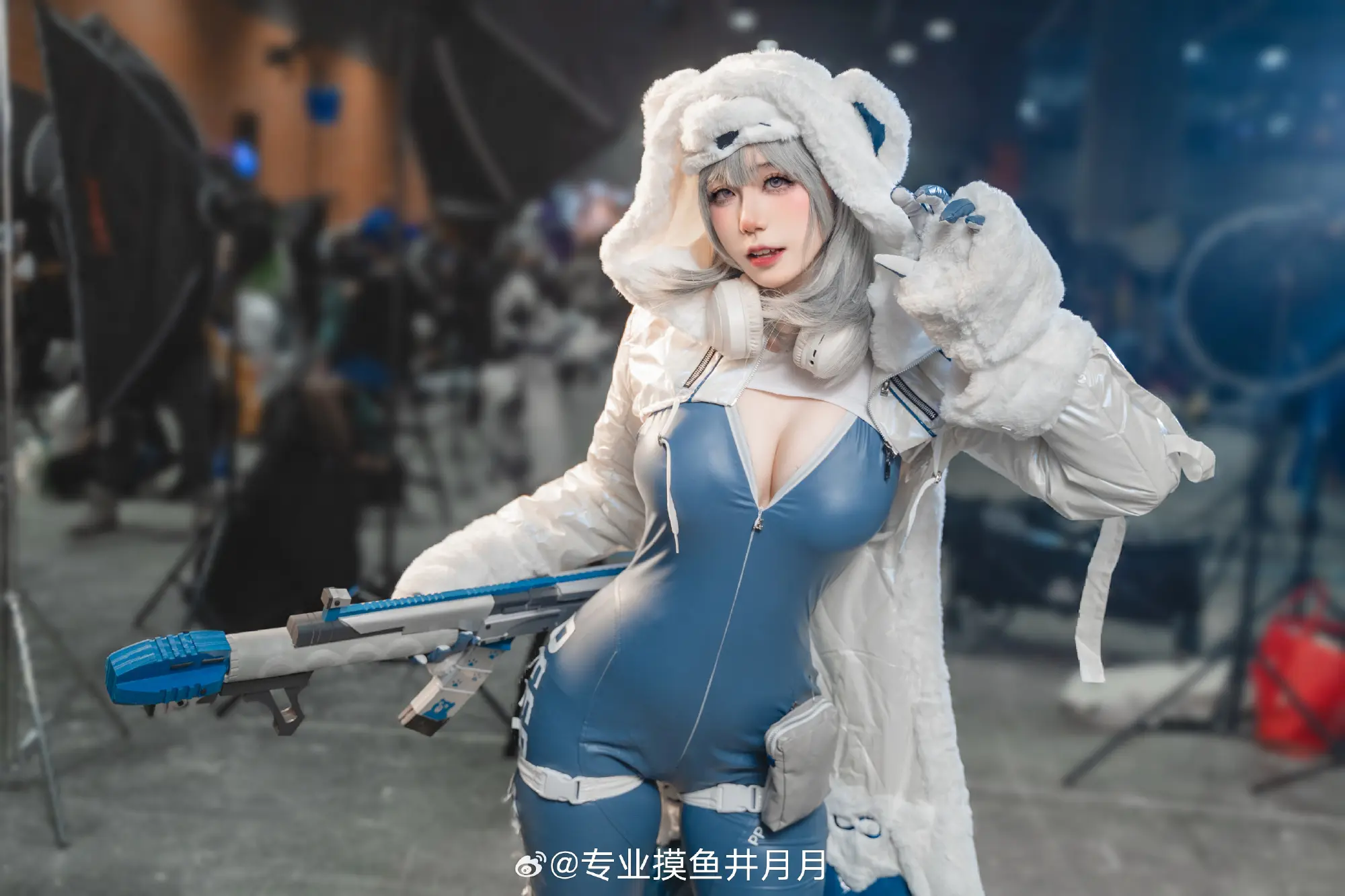 COSPLAY 可以抱一下大熊先生嘛 nikke:胜利女神@专业摸鱼井月月 COSPLAY-第4张