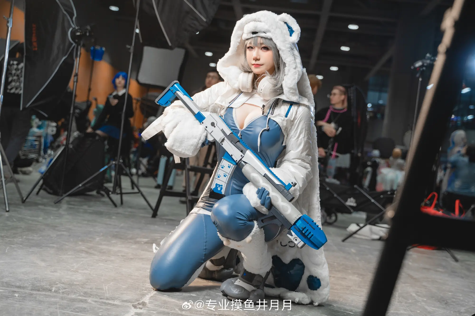 COSPLAY 可以抱一下大熊先生嘛 nikke:胜利女神@专业摸鱼井月月 COSPLAY-第5张
