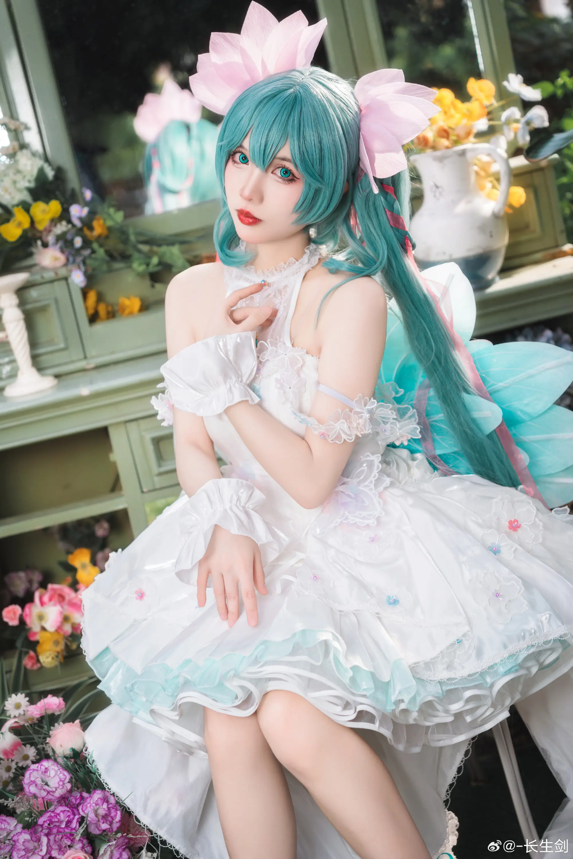 cosplay 是超级美丽的初音花篮谷！  初音未来@挽希--公众号小姨ai