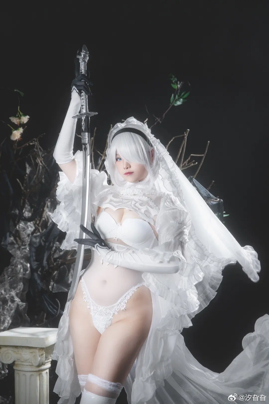 cosplay 尼尔:自动人形 2B 同人花嫁@汐旮旮-公众号小姨ai