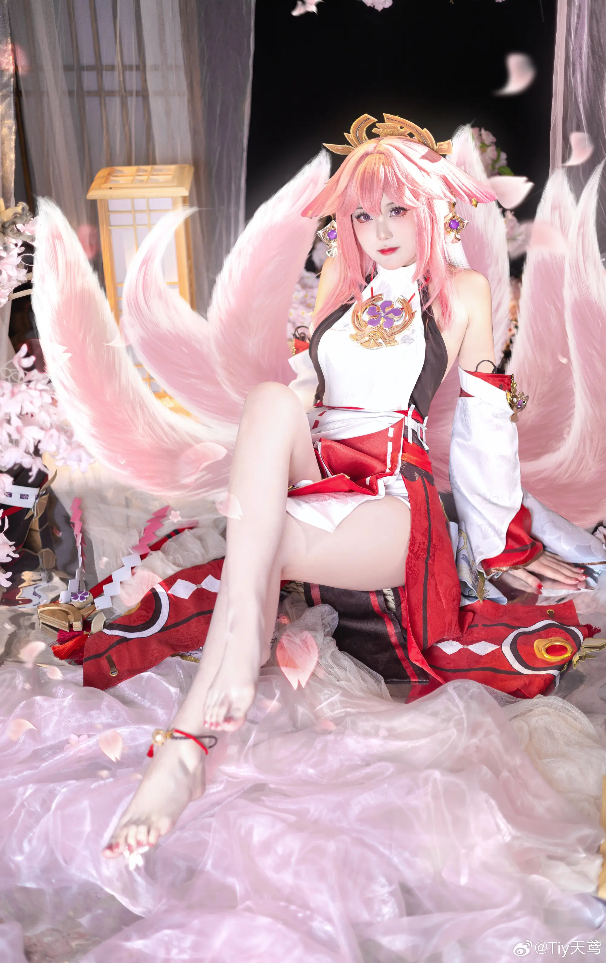 COSPLAY 与我而言，不变也是一种美好，啊呀，可尘世哪是如此不变之物。 原神 八重神子@Tiy天鸢-公众号小姨ai