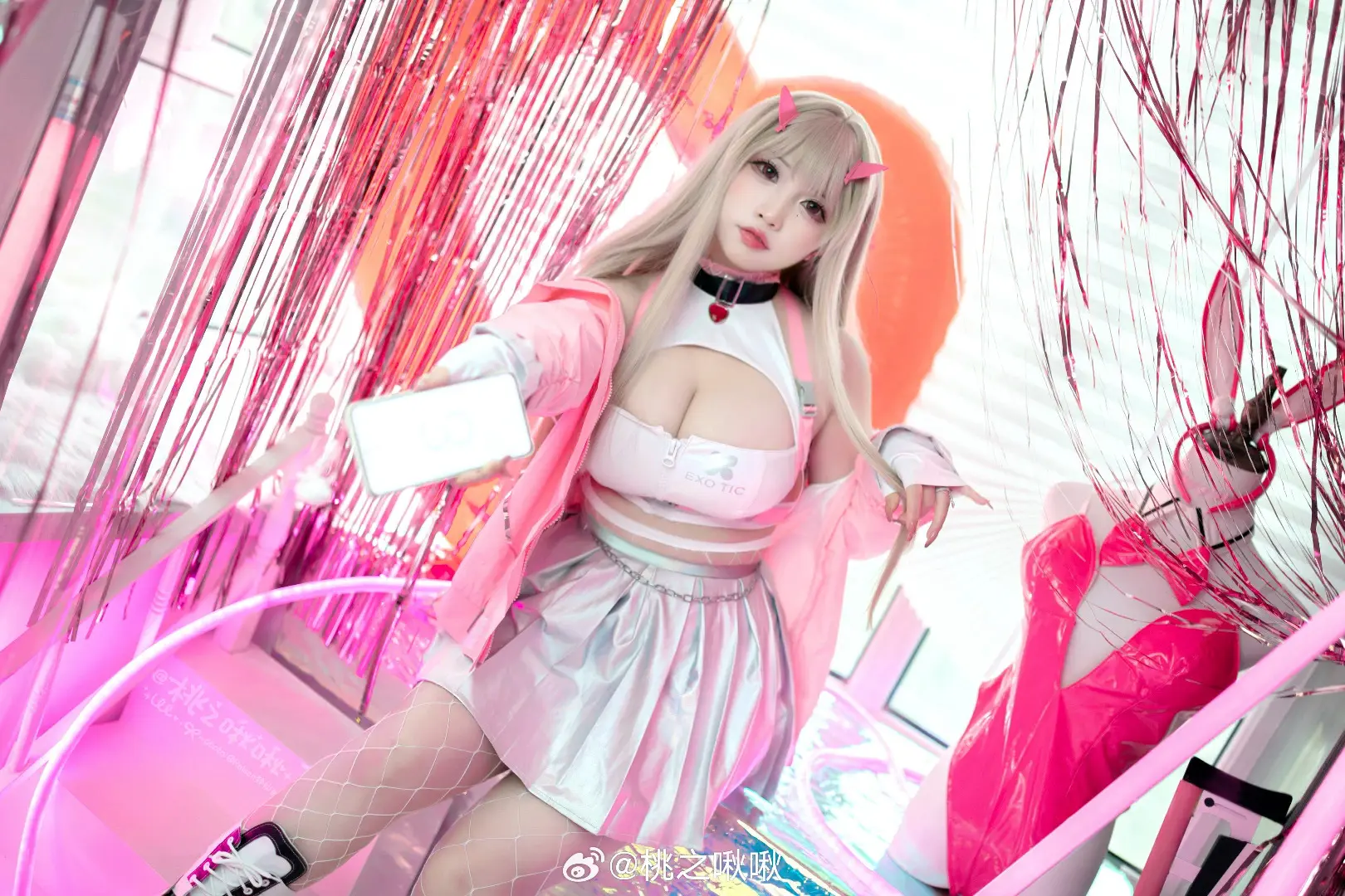 COSPLAY  我隐藏的秘密，只给你看哦♡ 𝗱𝗮𝗿𝗹𝗶𝗻𝗴~♡ nikke:胜利女神 毒蛇cos@桃之啾啾-公众号小姨ai