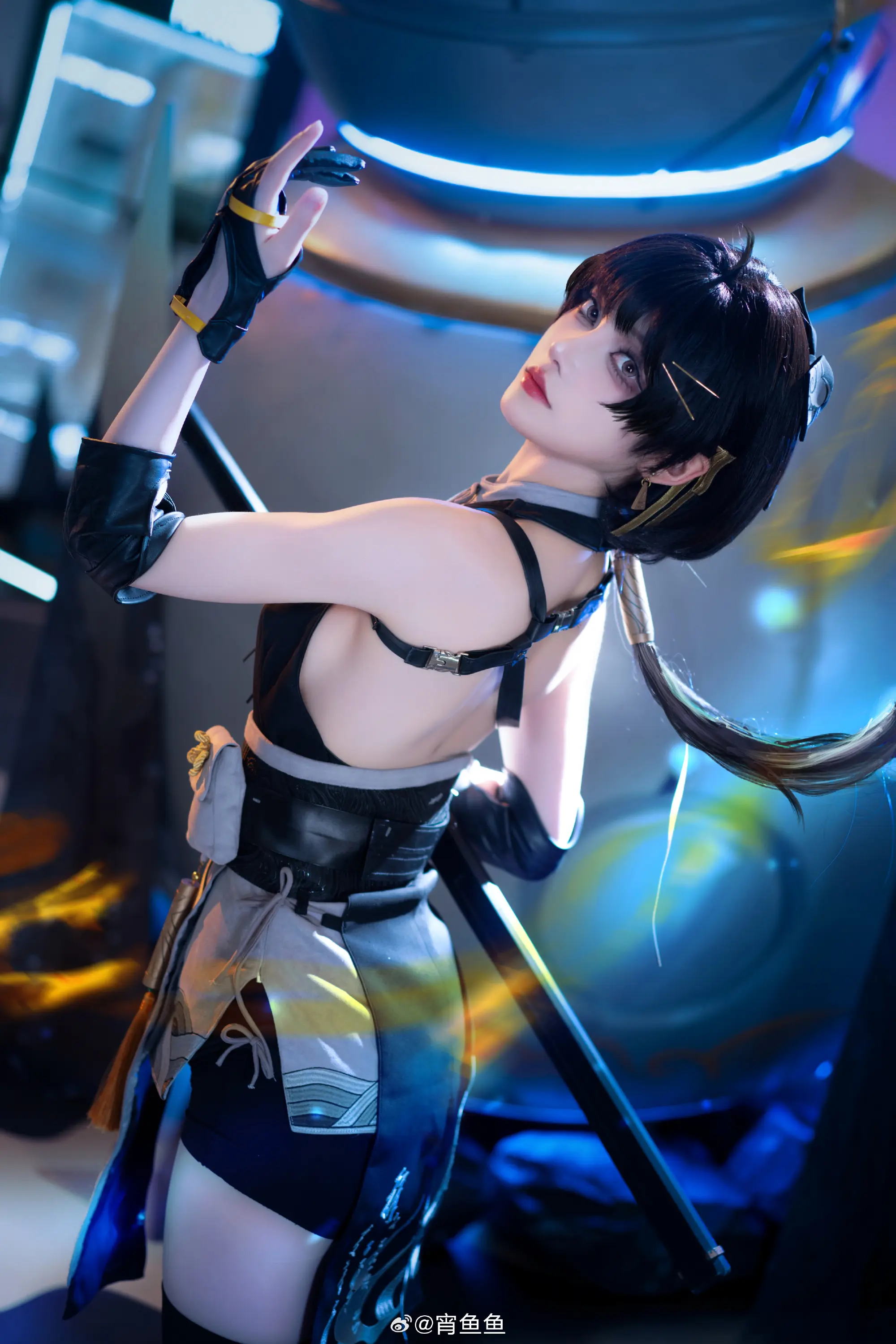 COSPLAY 漂泊者，路途还很遥远，继续前进吧 鸣潮 女漂泊者@宵鱼鱼-公众号小姨ai