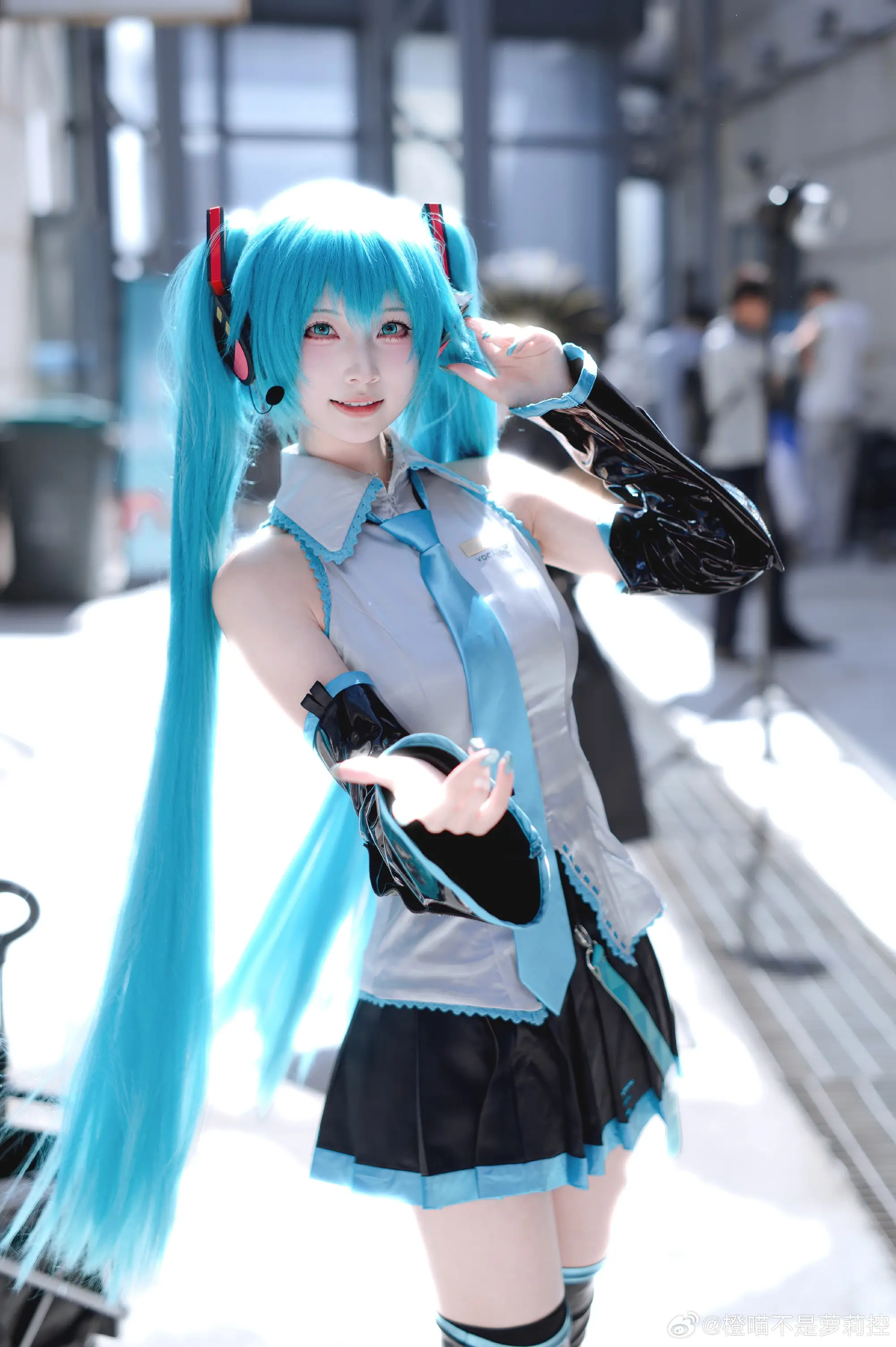 COSPLAY 这么会甩头发不要命了 初音未来@橙喵不是萝莉控-公众号小姨ai