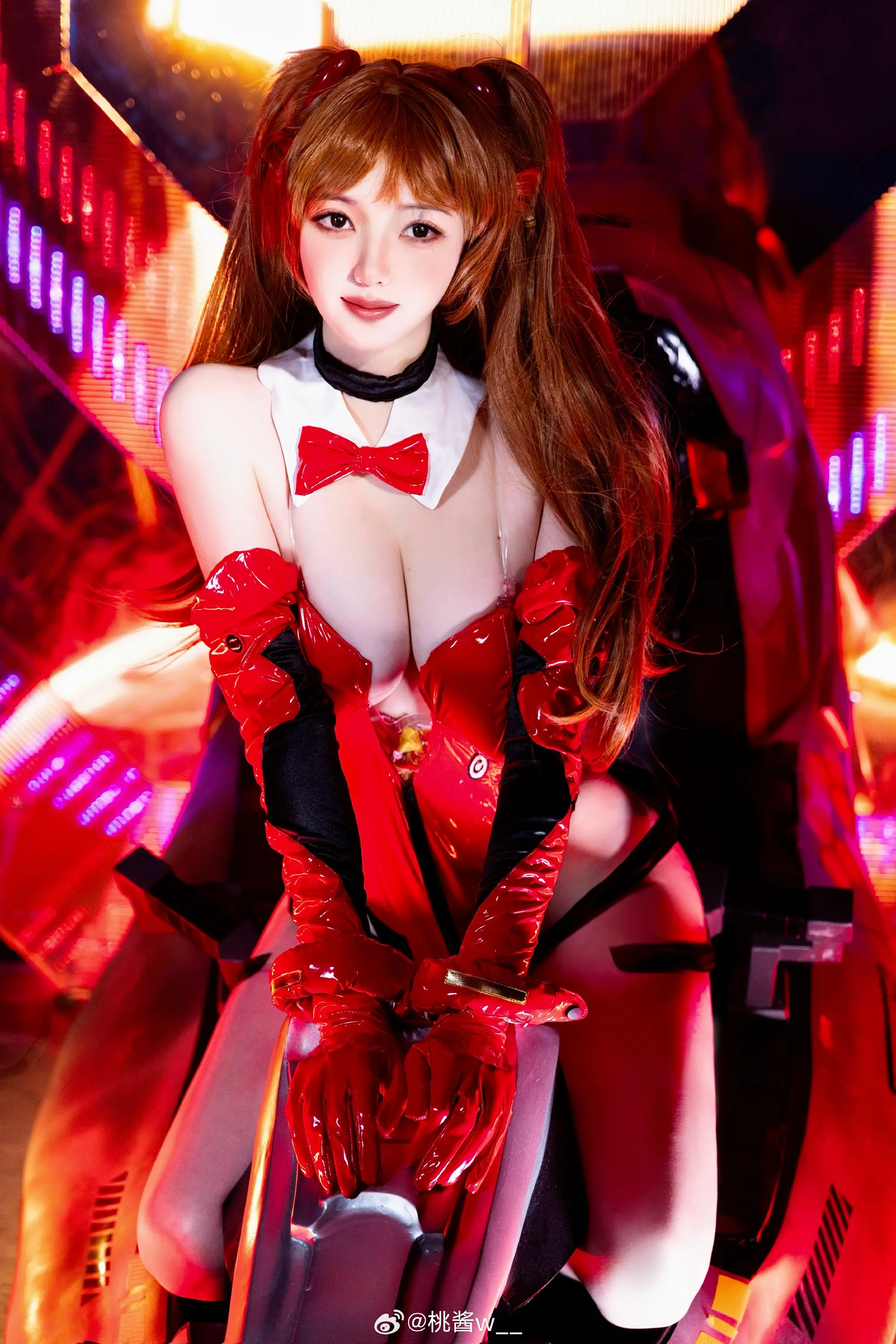 COSPLAY 来拥抱我，来带我走 新世纪福音战士 明日香@桃酱w__-公众号小姨ai