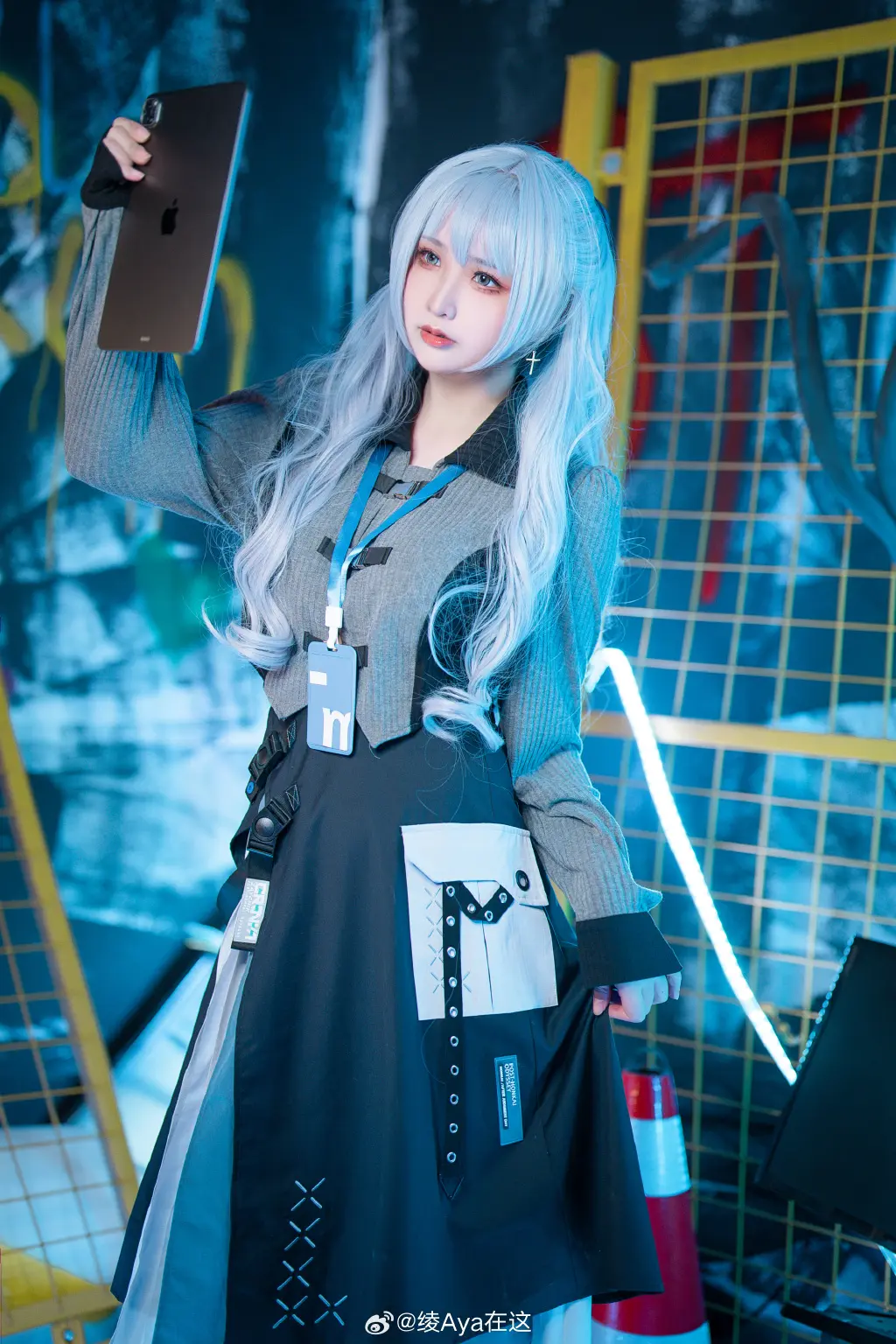COSPLAY 是哪个舰长还没拥有长裙——— 崩坏3 布洛妮娅@绫Aya在这-公众号小姨ai