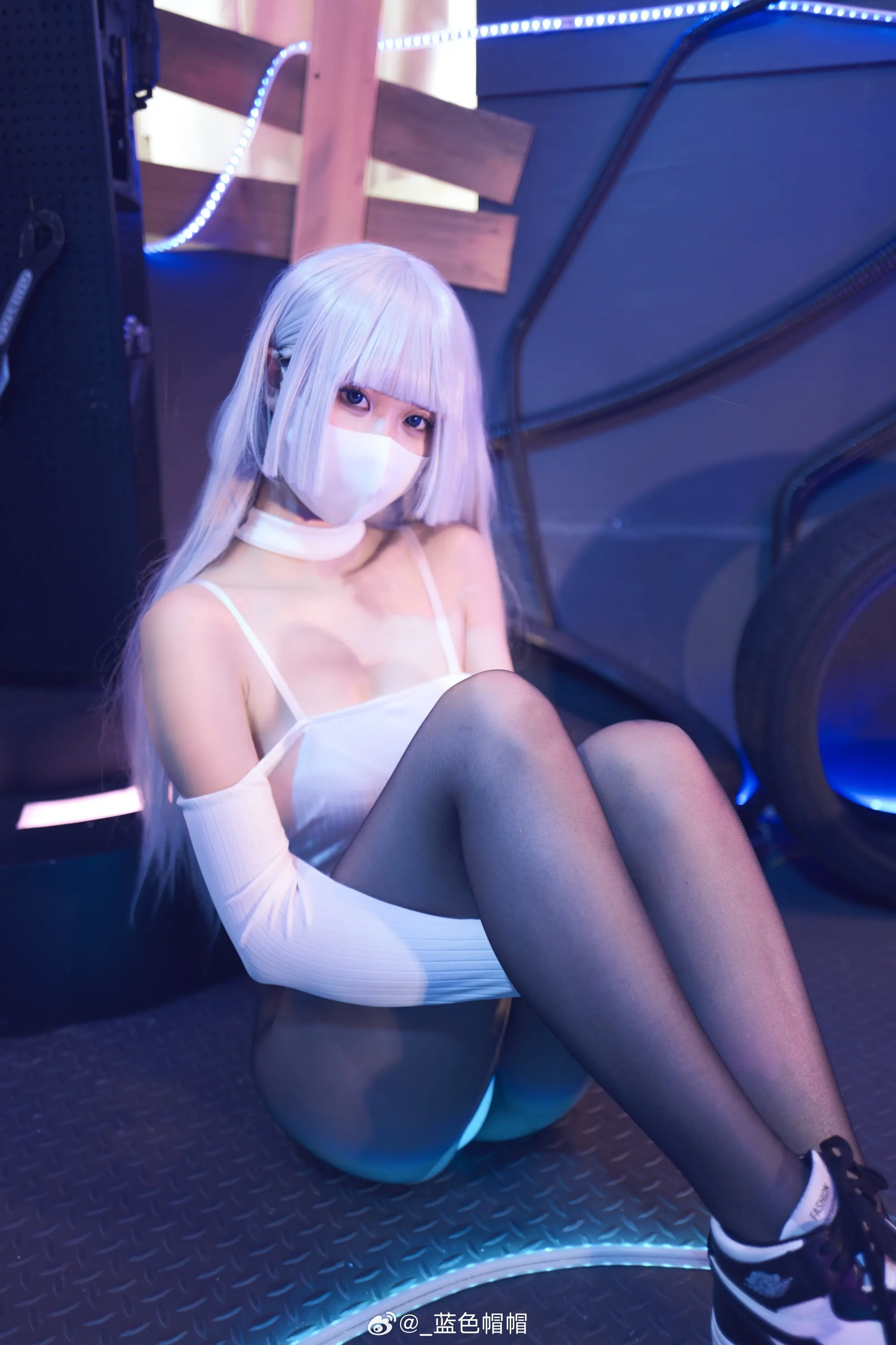 yd『运动鞋x高开衩x口罩』@_蓝色帽帽-公众号小姨ai
