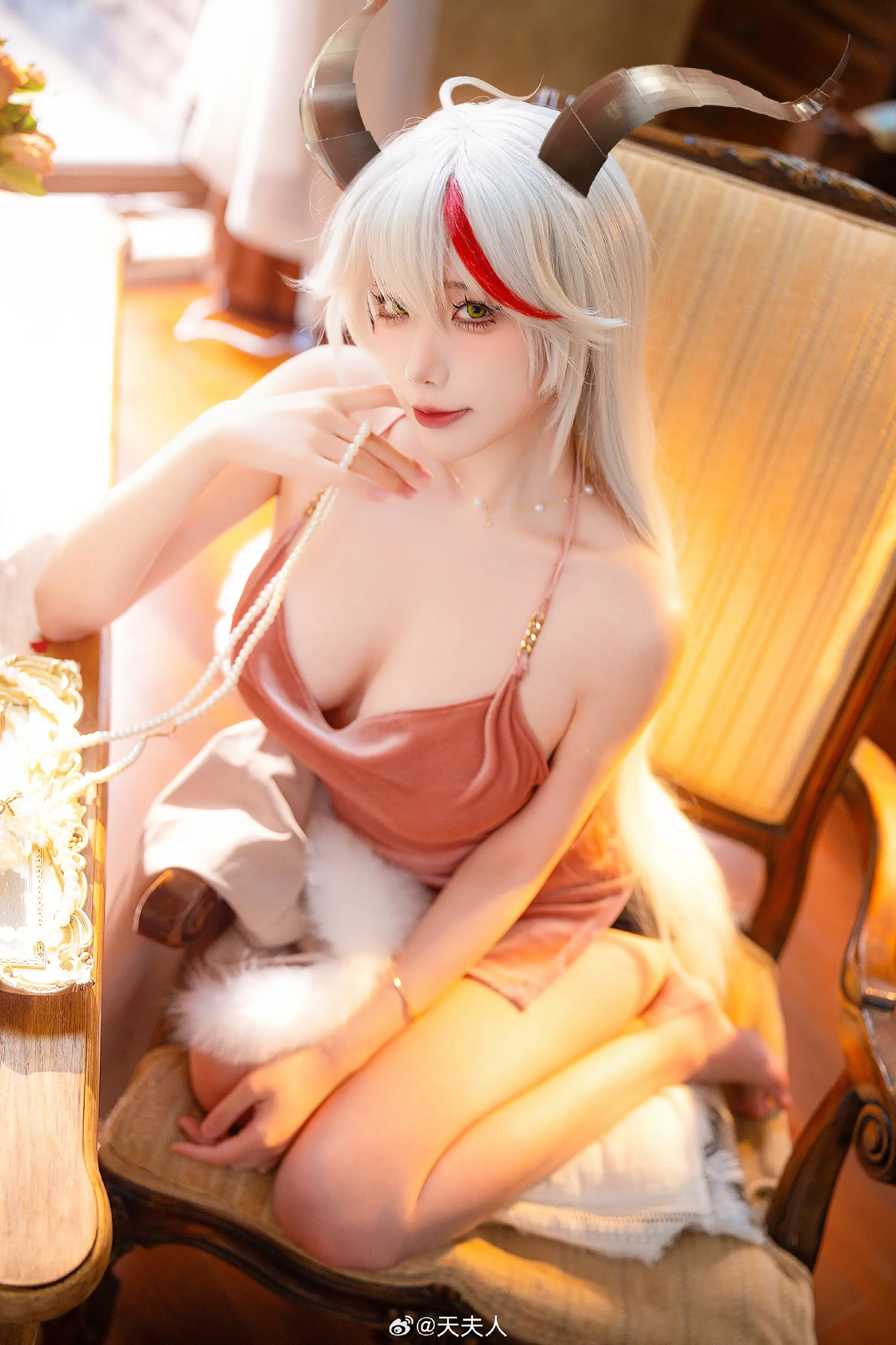 COSPLAY 指挥官，和我一起享受午后的闲暇时光吧，只有我们两个哦～ 碧蓝航线 埃吉尔@天夫人-公众号小姨ai
