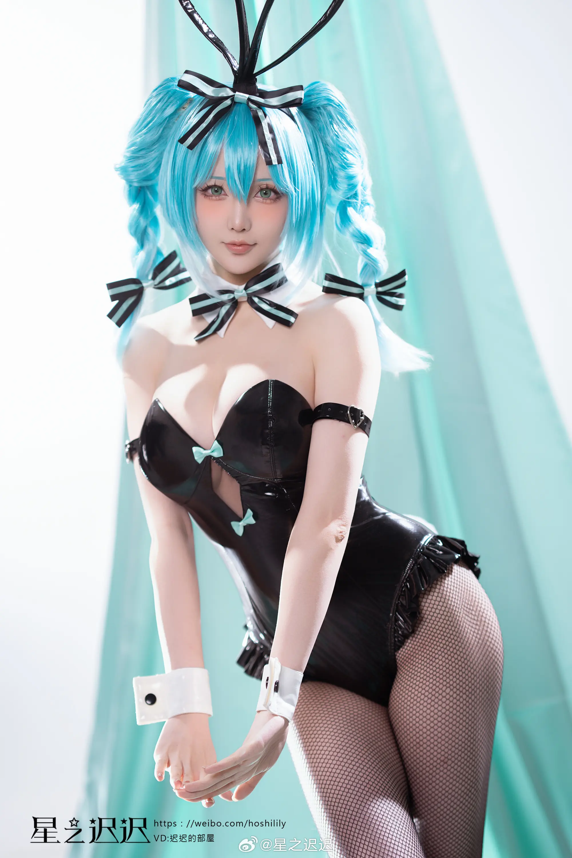 COSPLAY 薄荷色的兔兔，吃起来会有清凉的口感吗😋  miku 初音未来@星之迟迟-公众号小姨ai